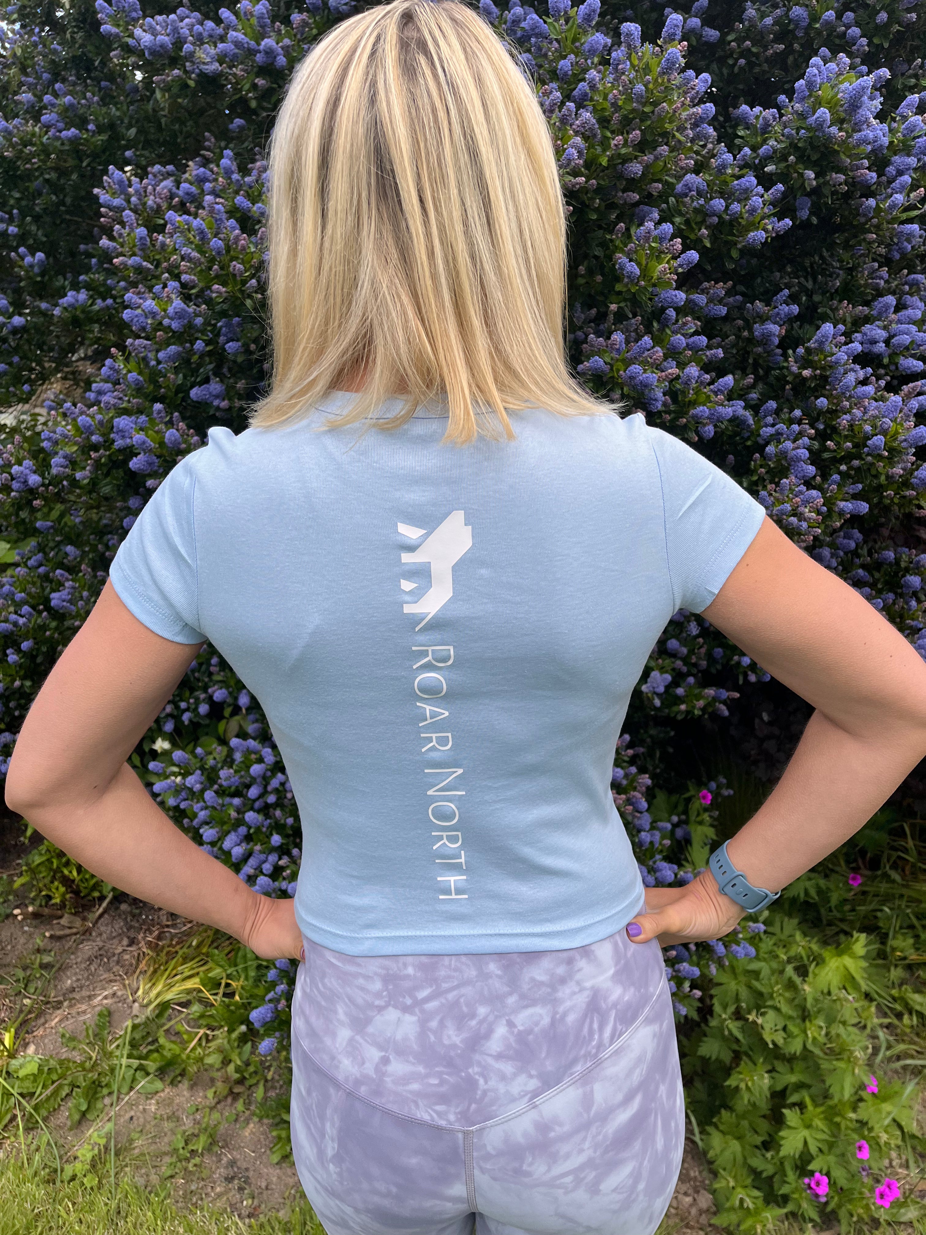 Blue cropped t-shirt