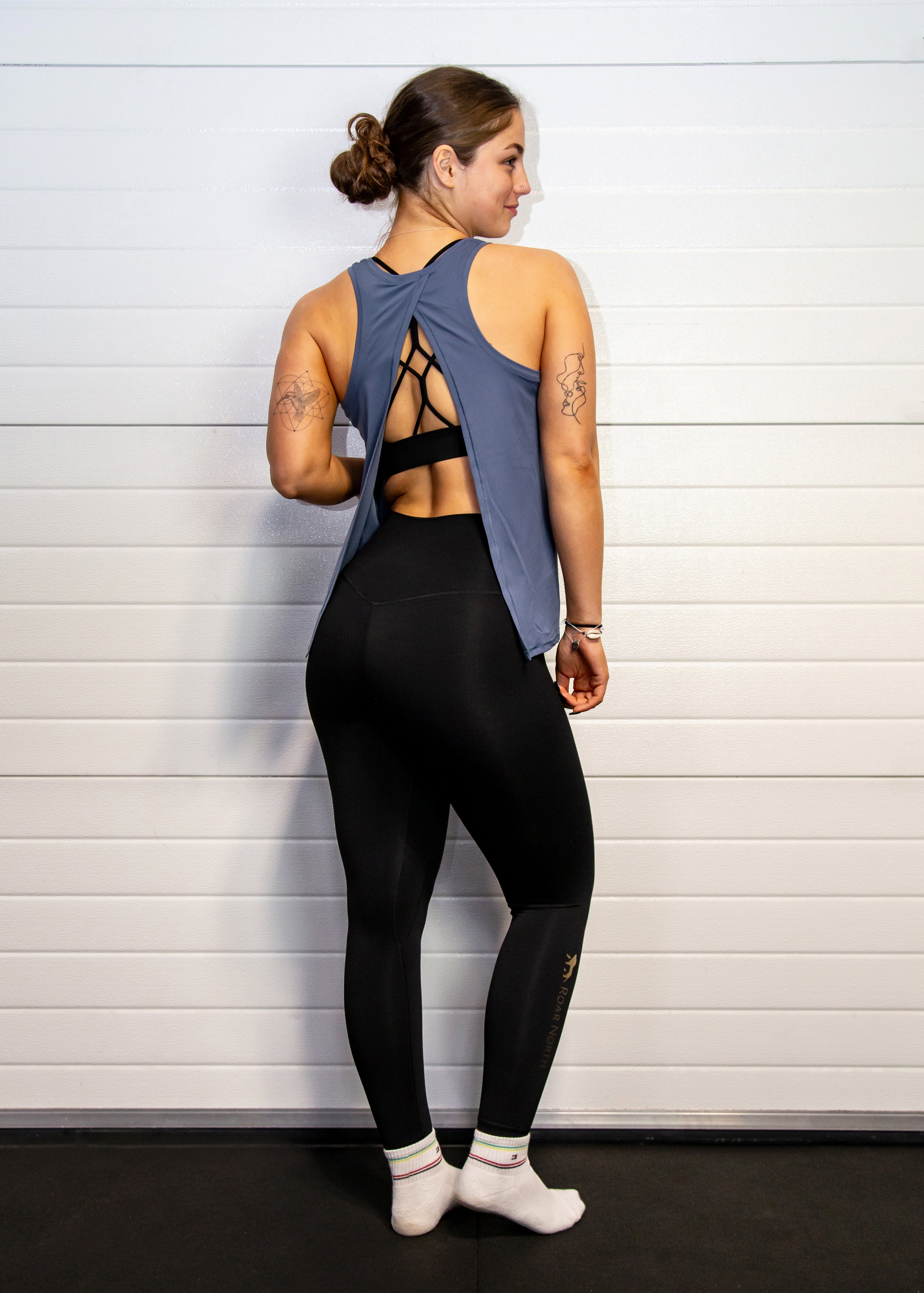 Steel tie back vest
